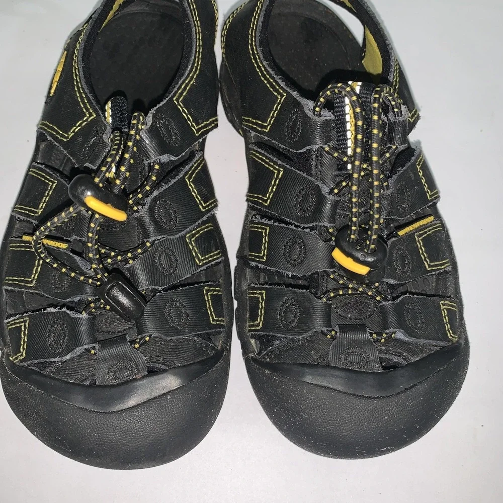 KEEN Newport H2 Sandals Kids 13 Black Fisherman Toe Bumper Bungee Water Hiking